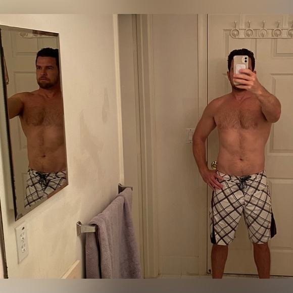 Stylish Plaid Board Shorts - White, black, Red -Size Medium Men’s Swimsuit - Picture 2 of 11